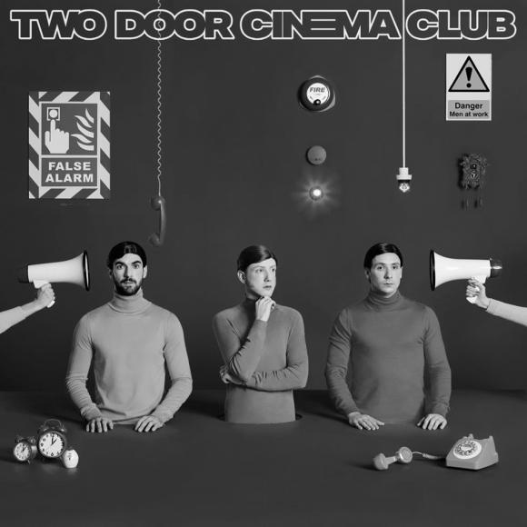 Obraz artykułu Two Door Cinema Club - "False Alarm"