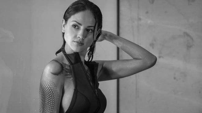 Kadr z filmu "Bloodshot". Eiza González.