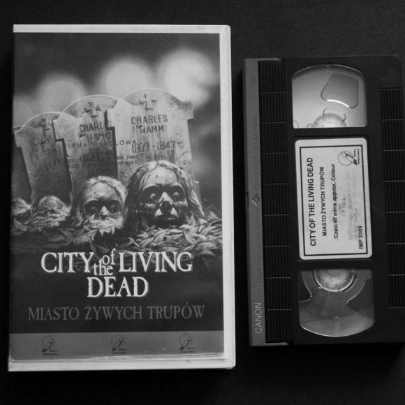 Obraz artykułu VHS: Miasto żywych trupów. Fulci łączy Romero z Lovecraftem