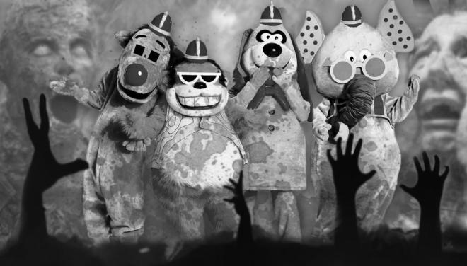 Kadr filmu "The Banana Splits". Ludzie przebrani za zwierzęta stoją.