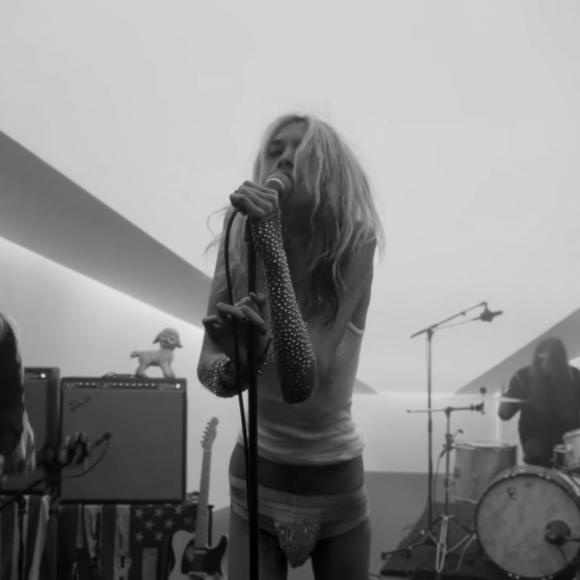 Obraz artykułu Starcrawler i Chicken Woman