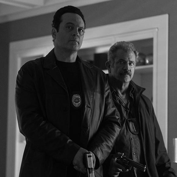 Obraz artykułu Dragged Across Concrete. Zabójcza Broń dla dorosłych