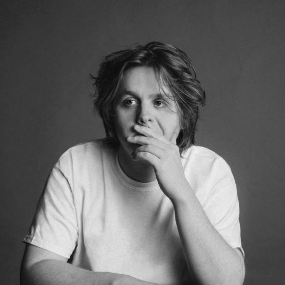 Obraz artykułu Lewis Capaldi: Z rozczarowania branżą muzyczną